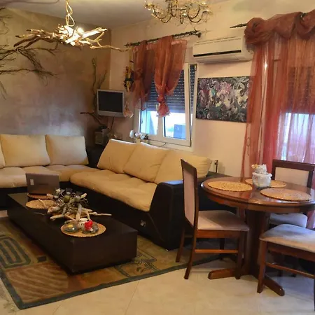 With Amazing View & Parking *