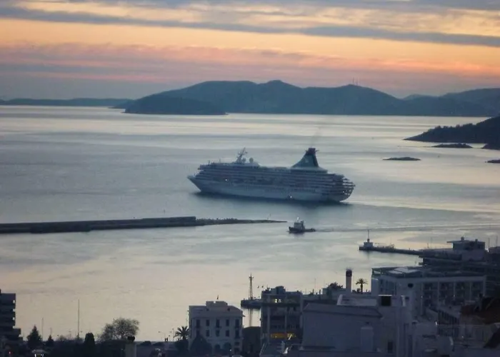 With Amazing View & Parking * Kavála